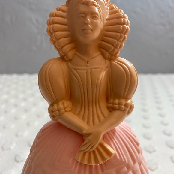 Avon Fashion Figurine Elizabethan bottle containing Field Flowers Cologne - Picture 9 of 10